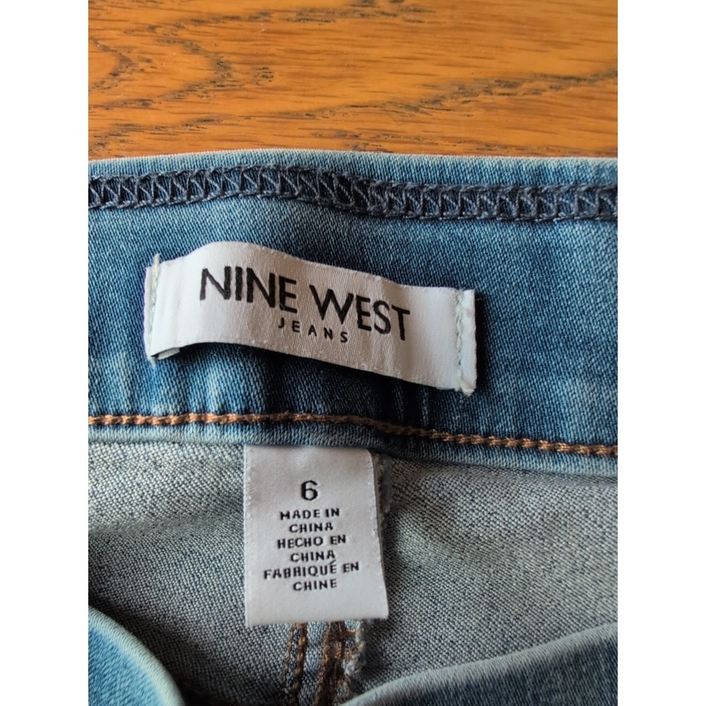 Nine West Heidi Pull-On Skinny Jeans Size 6 Medium Wash Stretch Denim - Picture 3 of 8